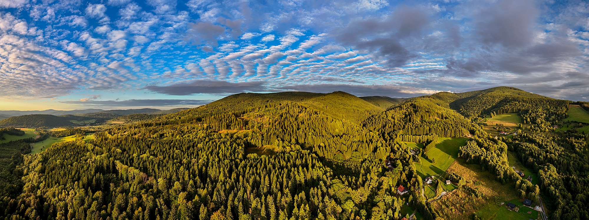 Panorama Masywu Śnieżnika o świcie